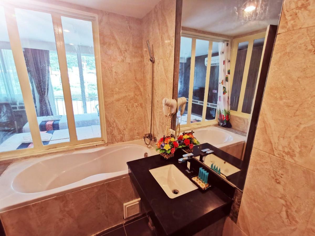 Paksaa Boutique Hotel Patong Eksteriør bilde