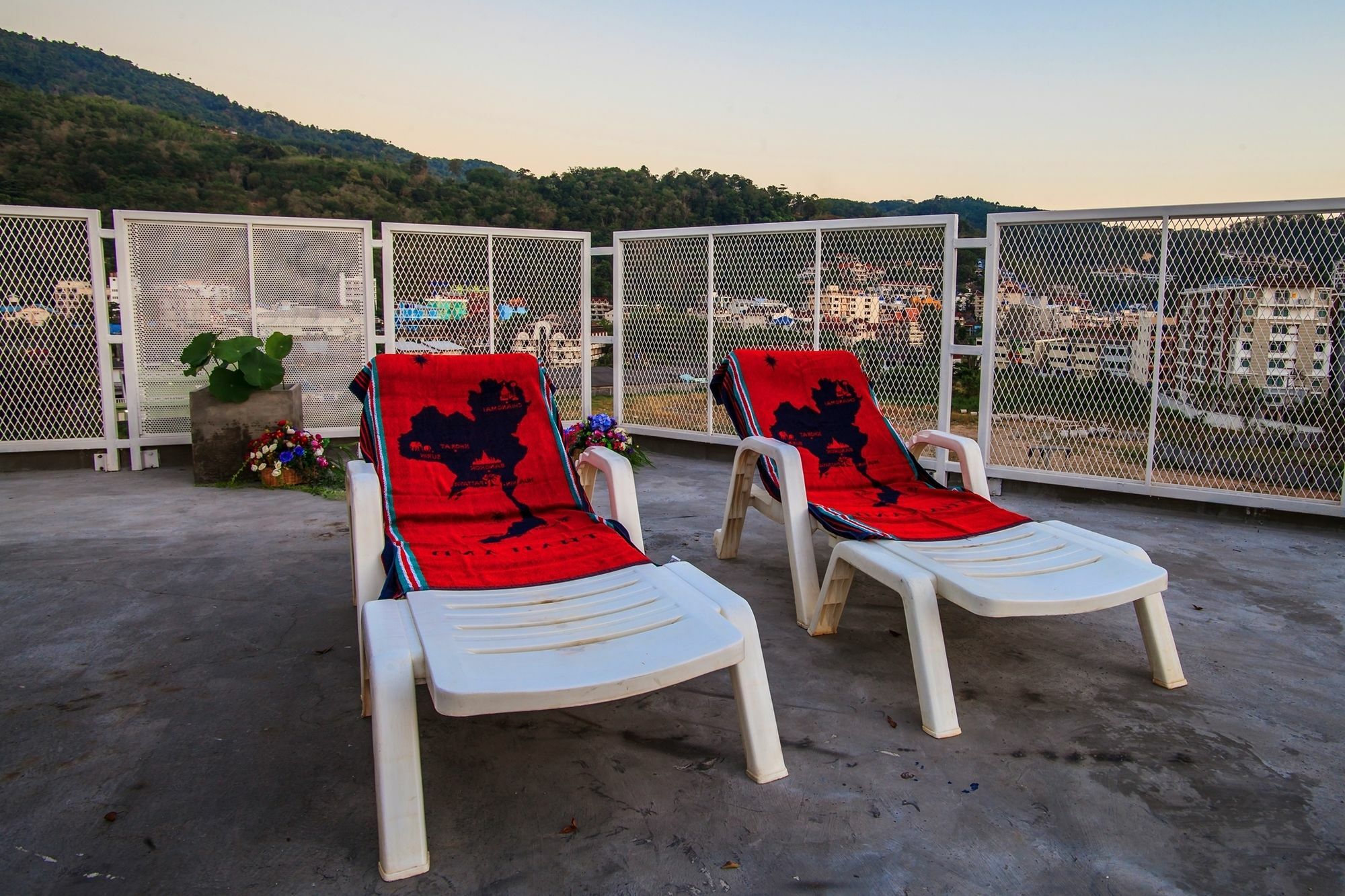 Paksaa Boutique Hotel Patong Eksteriør bilde